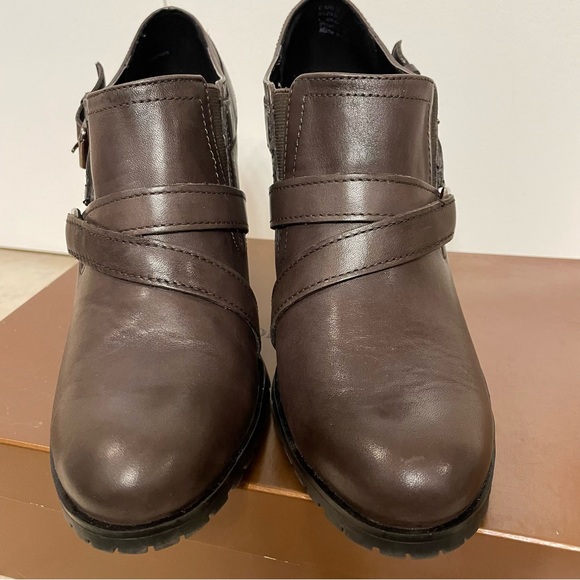 Audrey Brooke “Shootie” Black Heels 10M, Treaded-Lug Type Soles. Gently worn. - Picture 7 of 10